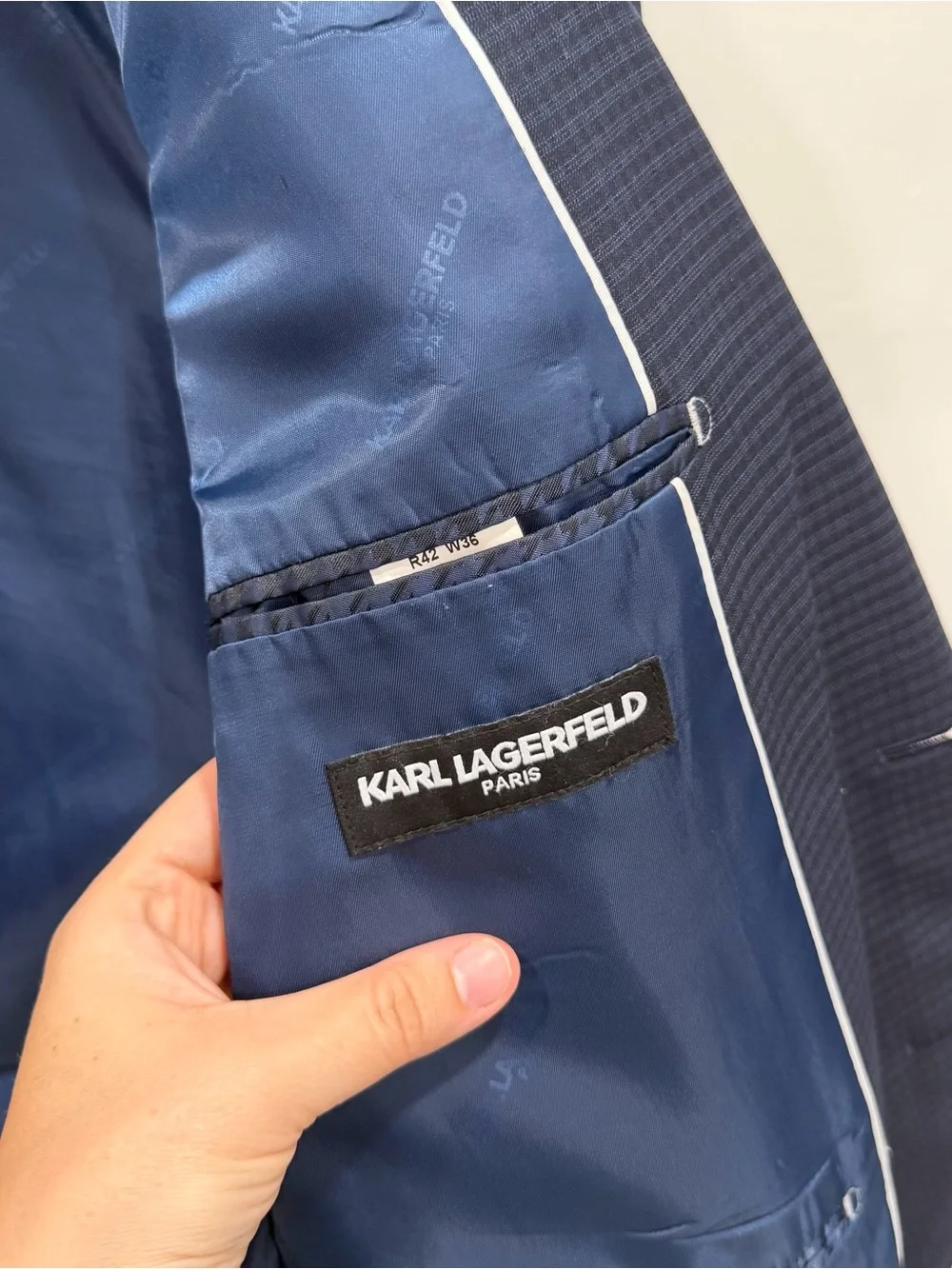 Karl Lagerfeld Marcel Modern Fit Wool Blend Navy Checkered Suit 42R Pants 36W